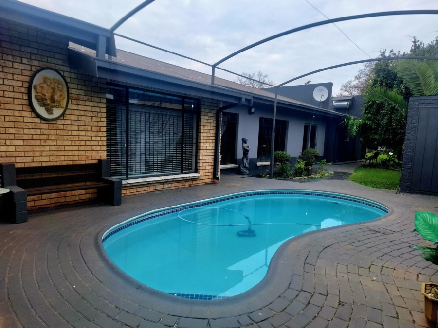 5 Bedroom Property for Sale in Miederpark North West